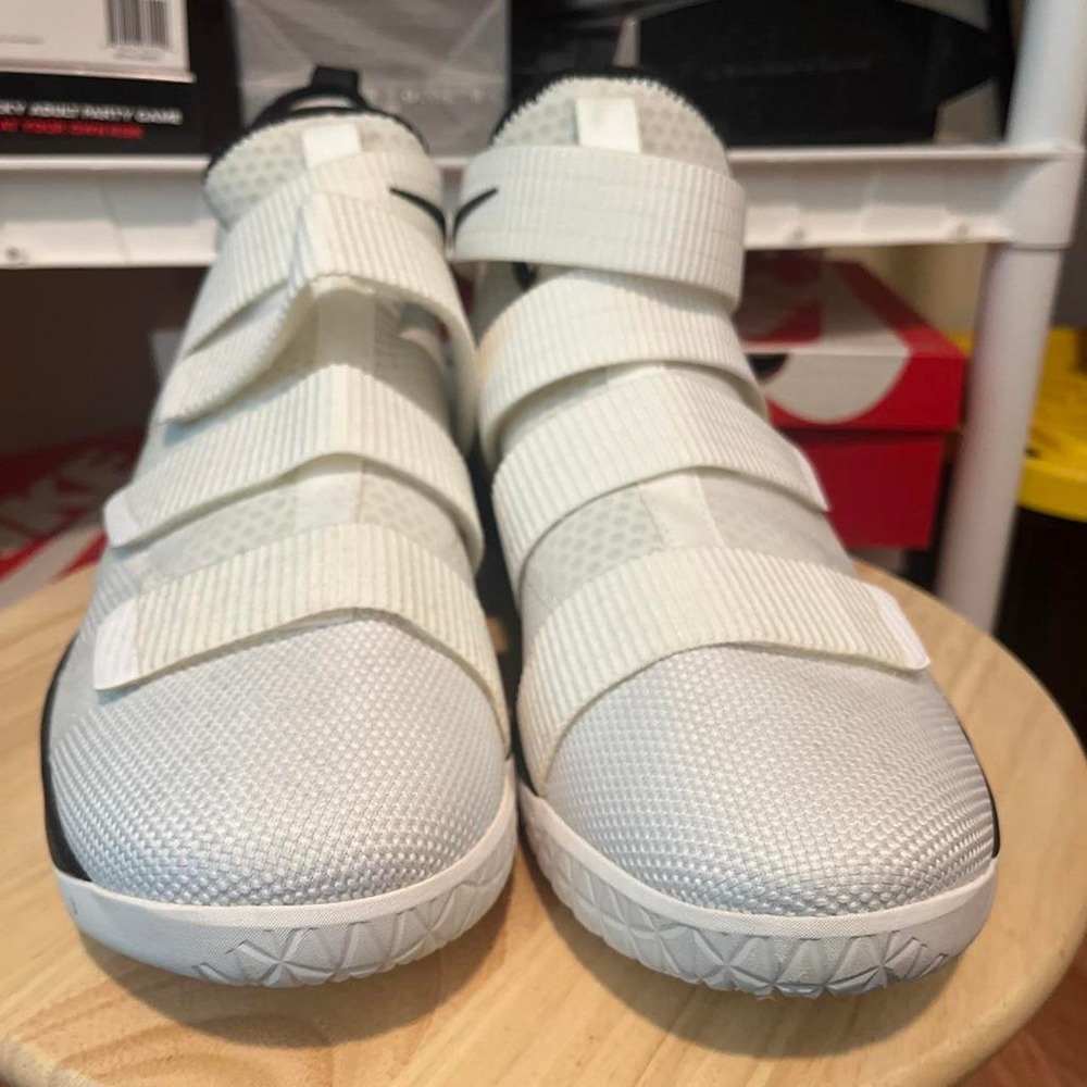 Nike Lebron Soldier 10 Mens Size 17 White Basketball Sneakers NBA Trainers